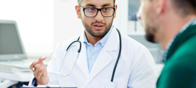 Consulta com coloproctologista: previna doenças intestinais, realize exames regulares e cuide da sua saúde com acompanhamento especializado.